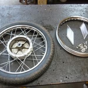 Oud Kreidler 17 inch wiel met nieuwe velg en spaken